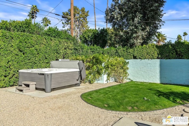 view of yard featuring a hot tub