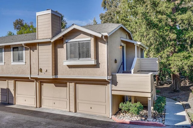 view of front facade featuring a garage