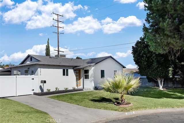 view of front facade featuring a front yard