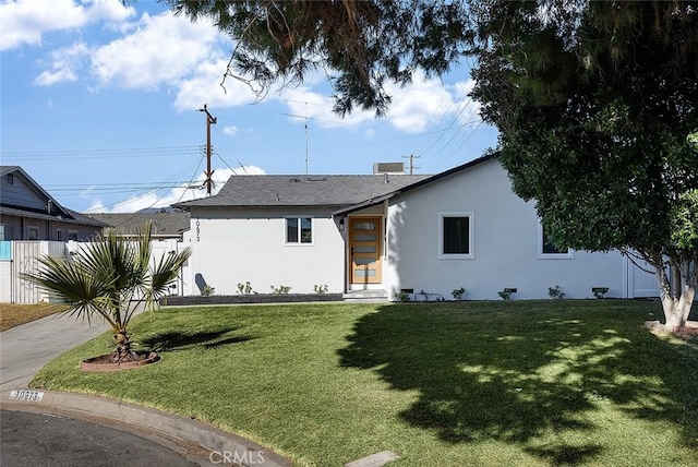 view of front facade with a front lawn