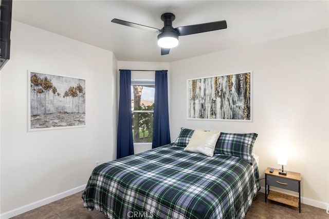 bedroom with ceiling fan