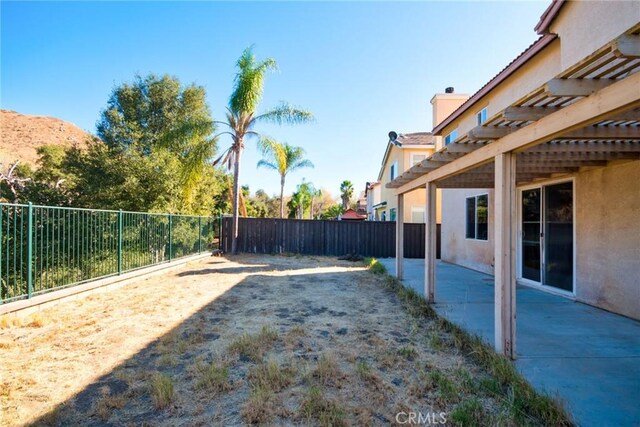 view of yard featuring a patio