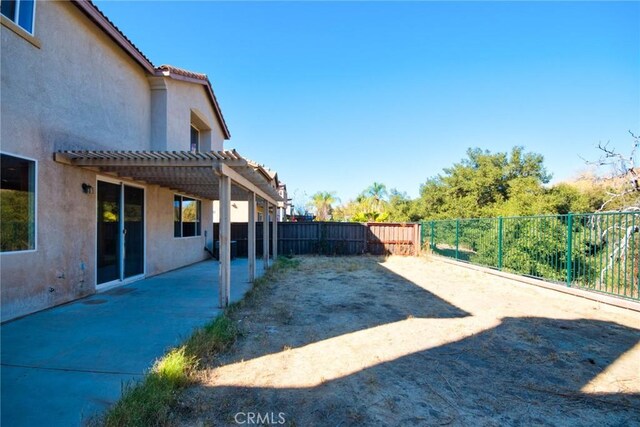 view of yard with a patio area and a pergola