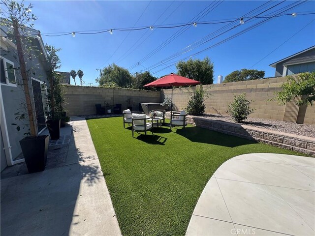 view of yard featuring a patio