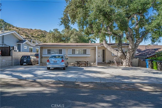 view of front of home featuring a mountain view