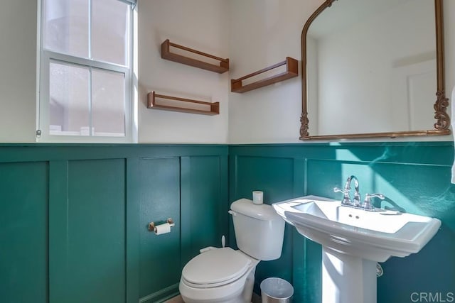 bathroom featuring toilet