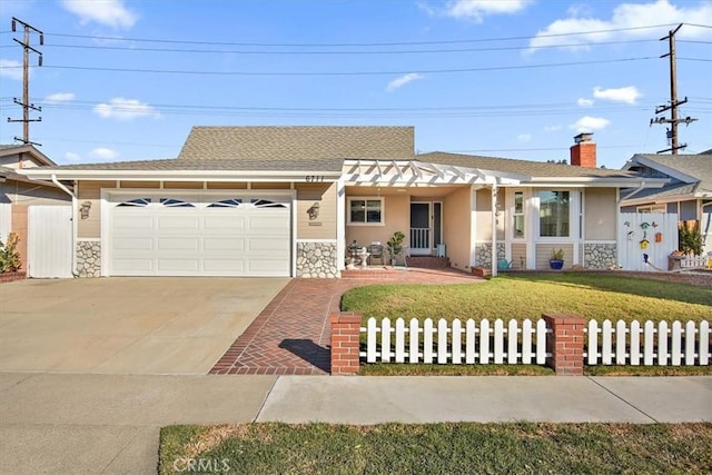 view of front facade featuring a garage and a front lawn