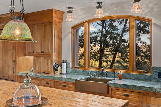 kitchen with sink and hanging light fixtures