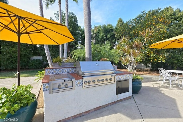 view of patio / terrace featuring area for grilling and an outdoor kitchen