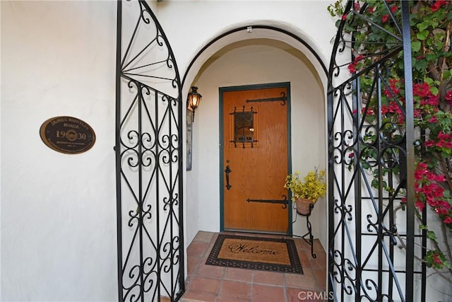 entrance to property featuring stucco siding