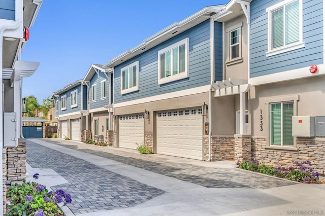 townhome / multi-family property featuring a garage