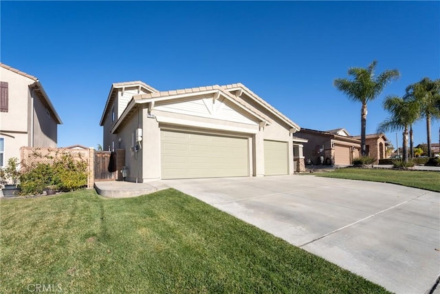 ranch-style house featuring a front lawn and a garage