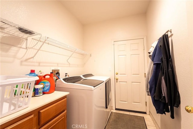 laundry area featuring light tile patterned floors and washing machine and clothes dryer