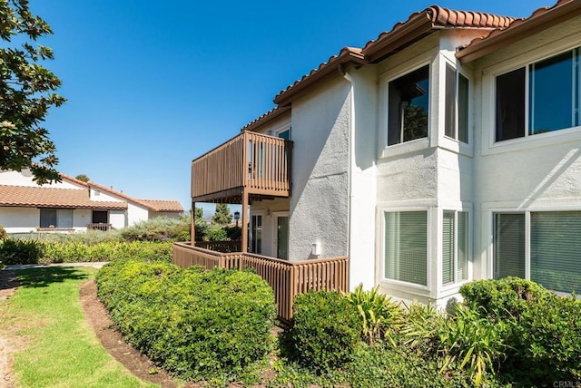 view of side of property featuring a balcony