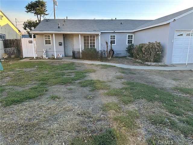 view of front facade with a garage