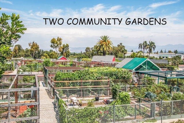 surrounding community featuring a mountain view