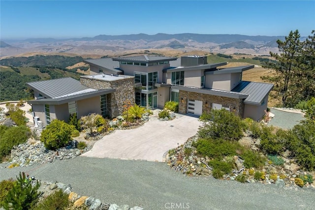 view of front of property with a garage and a mountain view