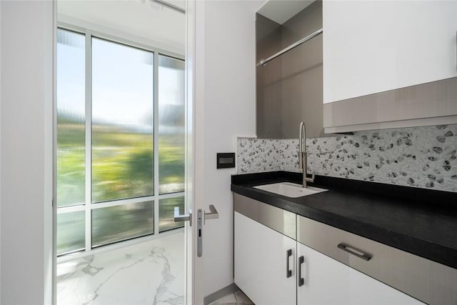 bathroom featuring backsplash and vanity