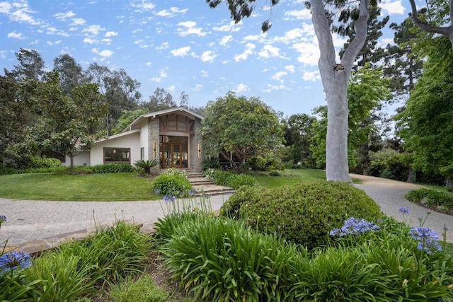 view of front facade with a front lawn