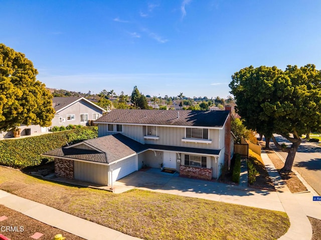 view of front property featuring a patio area and a front lawn