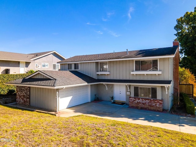 view of front of home featuring a garage and a front yard