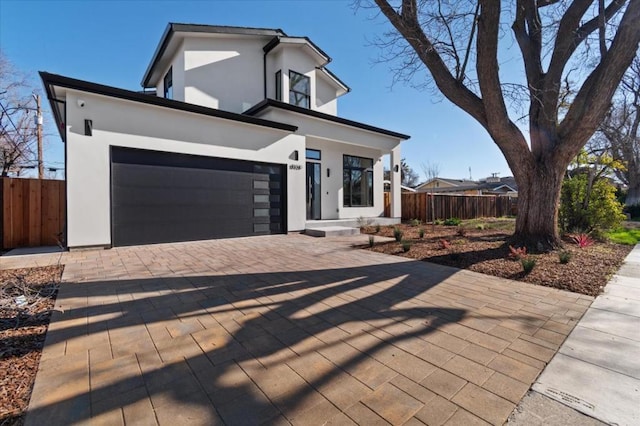 view of front facade featuring a garage