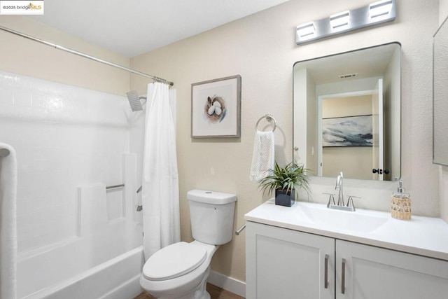 full bathroom featuring toilet, shower / tub combo with curtain, and vanity