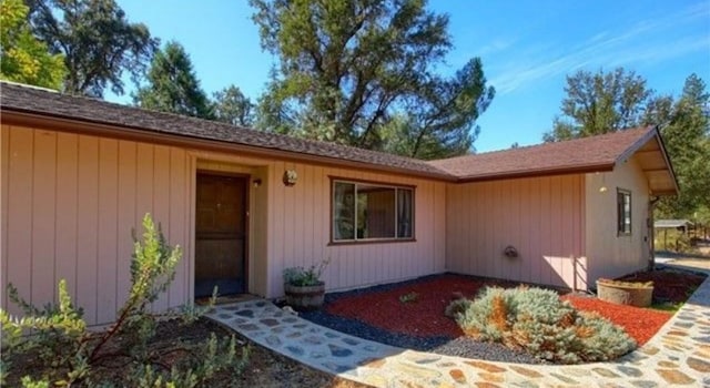45412 N Oakview Dr, Oakhurst, CA 93644 - property entrance
