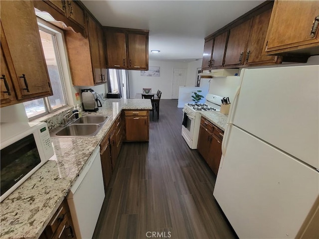 45412 N Oakview Dr, Oakhurst, CA 93644 - kitchen with white appliances, a peninsula, under cabinet range hood, dark wood-style floors, and light stone countertops