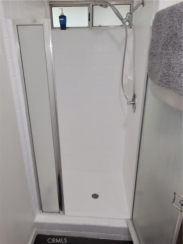 full bathroom featuring a stall shower