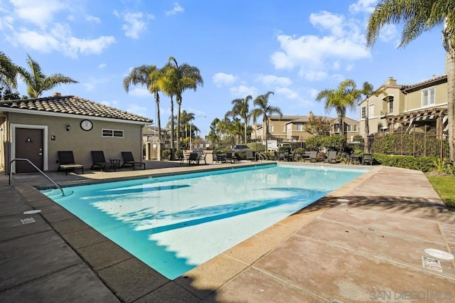 view of swimming pool