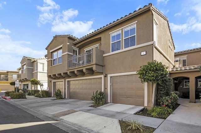 townhome / multi-family property featuring a garage