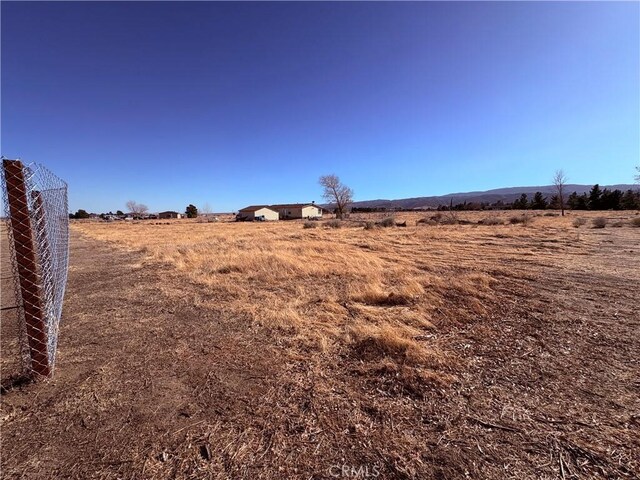 view of yard featuring a rural view