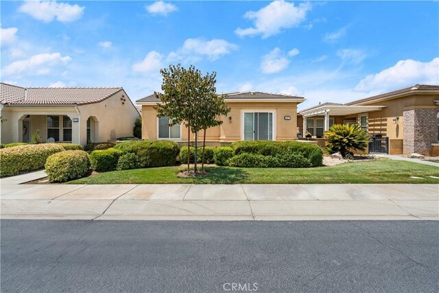 view of front of house featuring a front yard and central AC unit