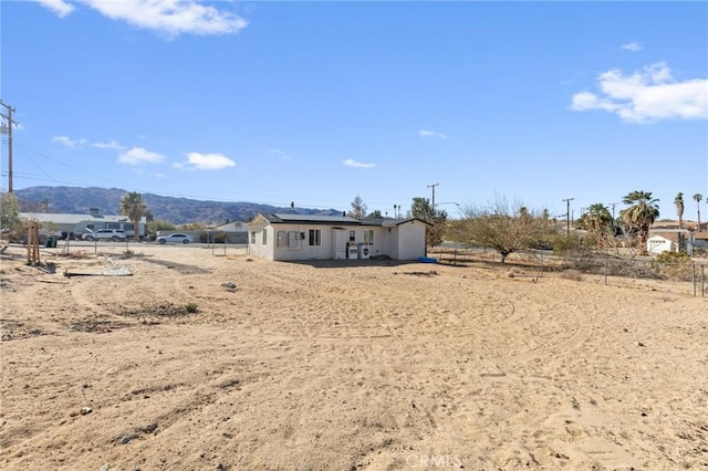 view of yard with a mountain view