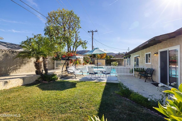 view of yard with a patio area