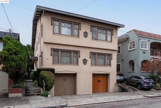 view of front facade featuring a garage