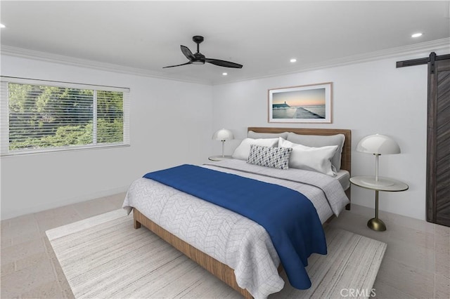 bedroom with ceiling fan, a barn door, and ornamental molding