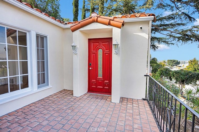 entrance to property featuring a balcony