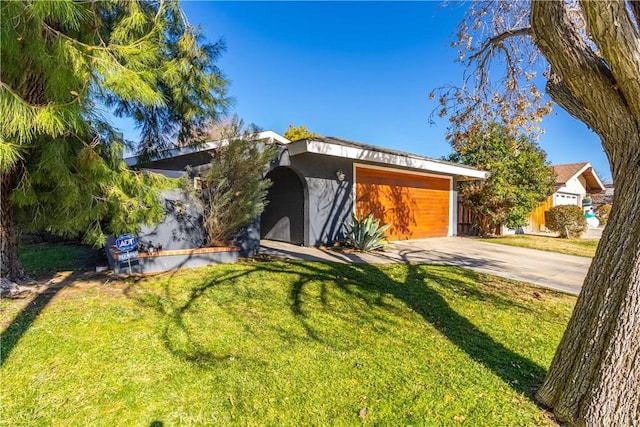 view of front of property with a front lawn