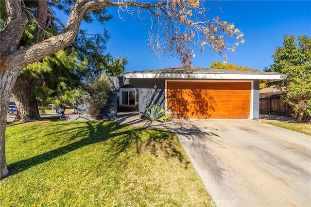 view of front of property with a front yard