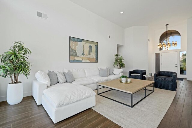 living room featuring a notable chandelier and a high ceiling