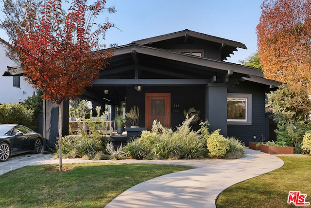 view of front of home featuring a porch and a front lawn