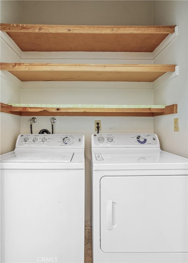 laundry room with washing machine and dryer