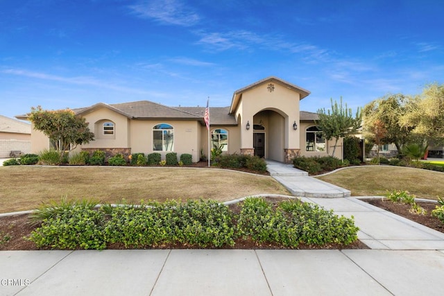 view of front of house featuring a front lawn