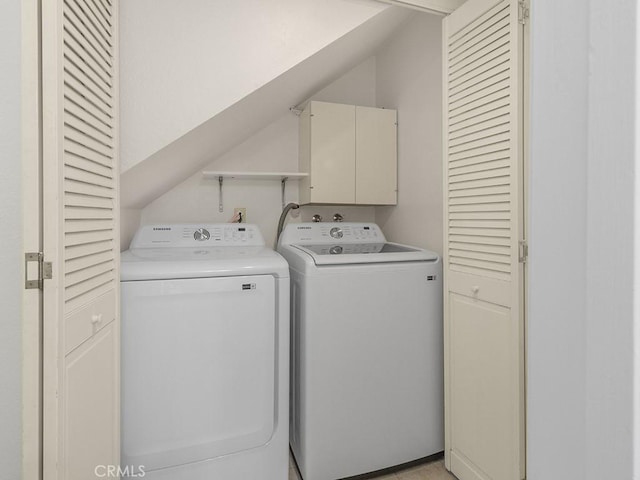 washroom featuring washing machine and clothes dryer