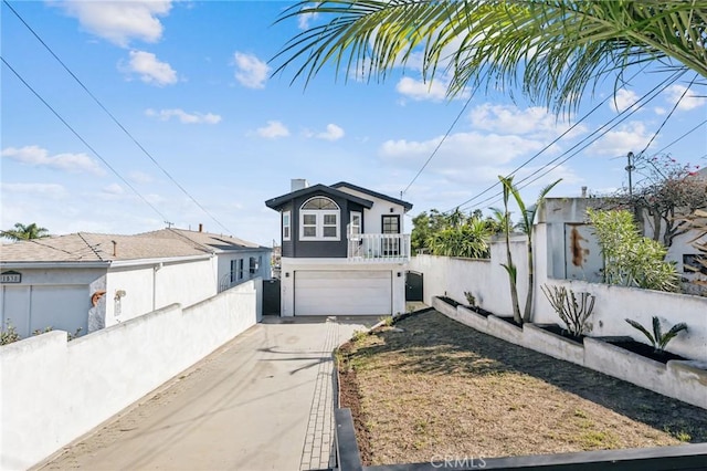 view of front facade featuring a garage and a front yard