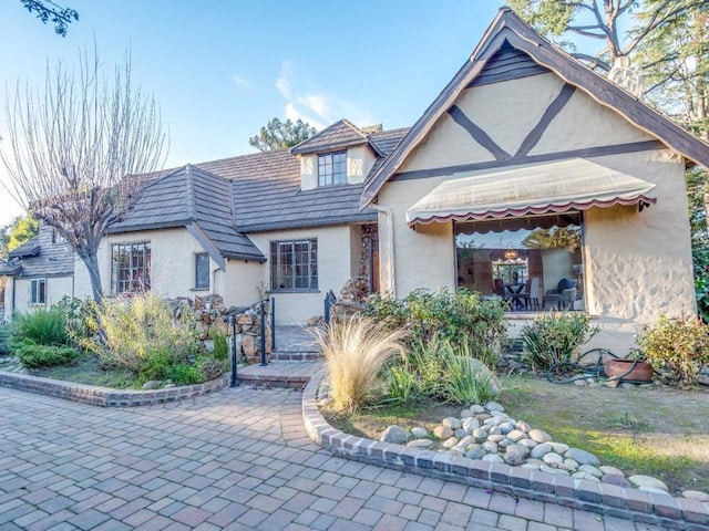 view of front of home featuring a patio