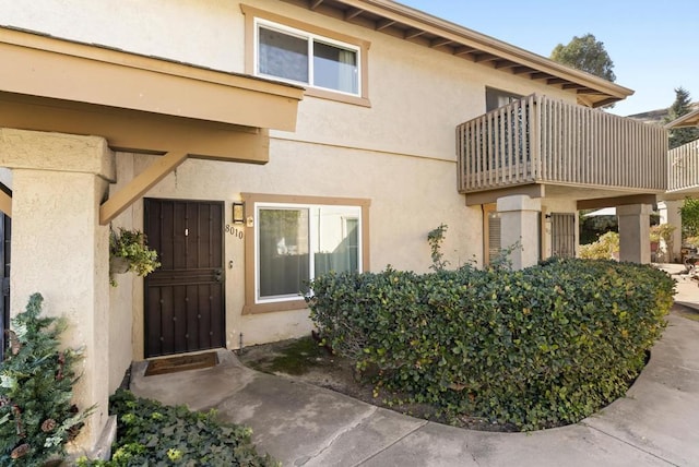 entrance to property with a balcony