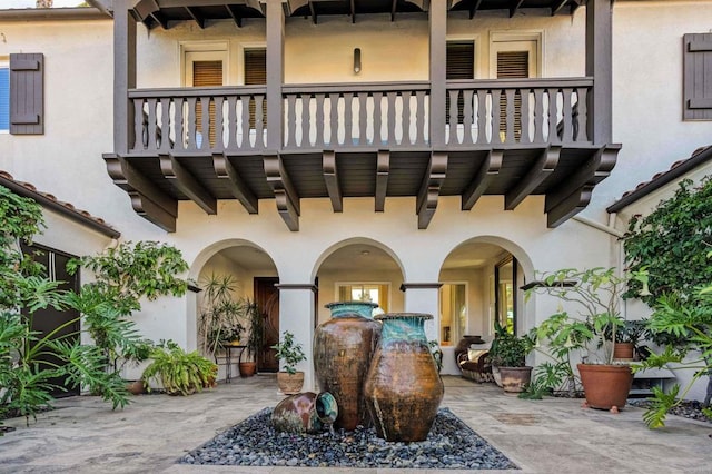 view of patio featuring a balcony